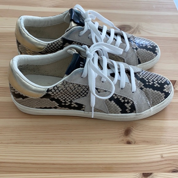Steve Madden Shoes - Steven Madden gold snakeskin sneakers - size 10